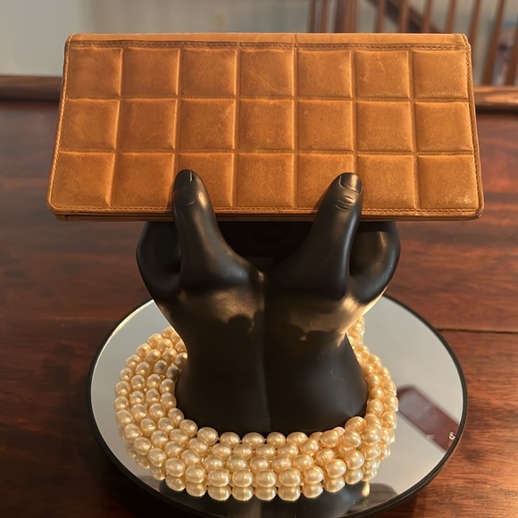 CHANEL Coco Chocolate Bar Caramel Lambskin Long Bi-Fold Wallet - Picture 4 of 14